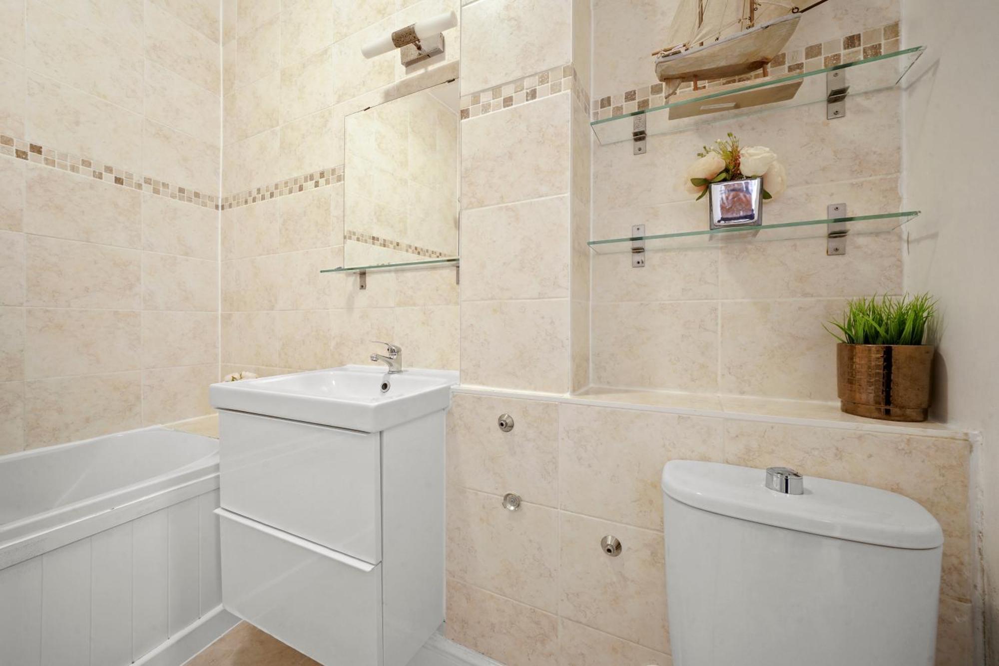 Cosy 2 Bedroom Flat In Canning Town Excel With Free Parking Londra